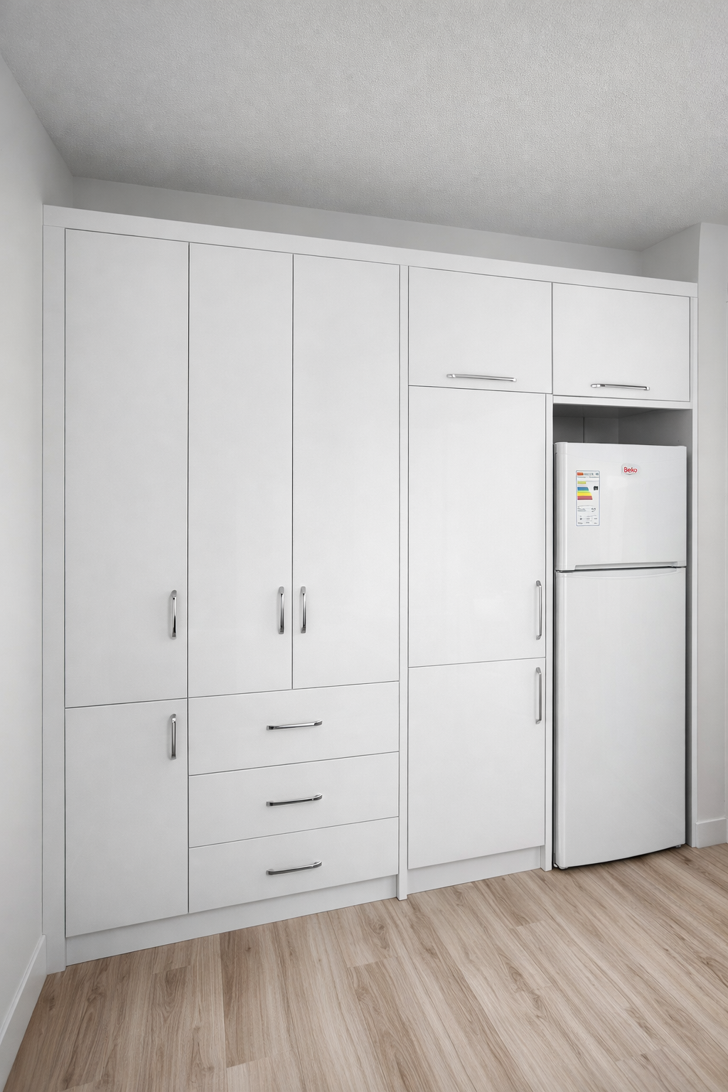 Beyaz Mutfak ve Buzdolabı Ünitesi